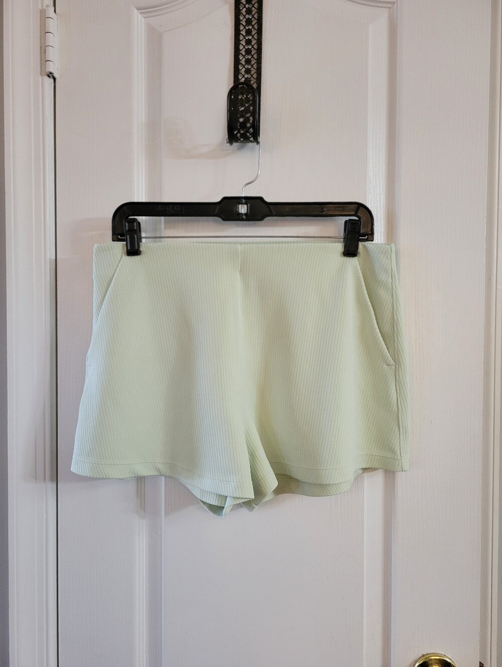 Lululemon Ribbed Softstreme High-Rise Short 2" - Kohlrabi Green Size 10